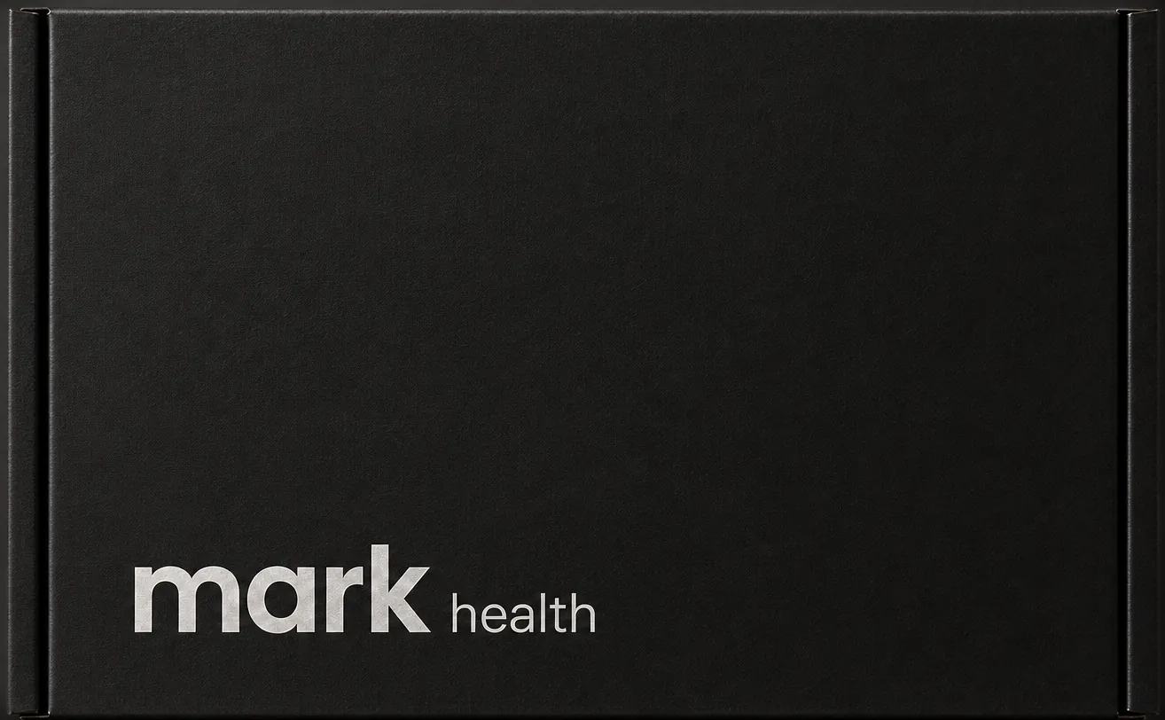 Mark Health Testkit — schwarzer Versandkarton mit Prägung